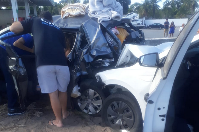 Forte colisão traseira deixa homem gravemente ferido em Junqueiro