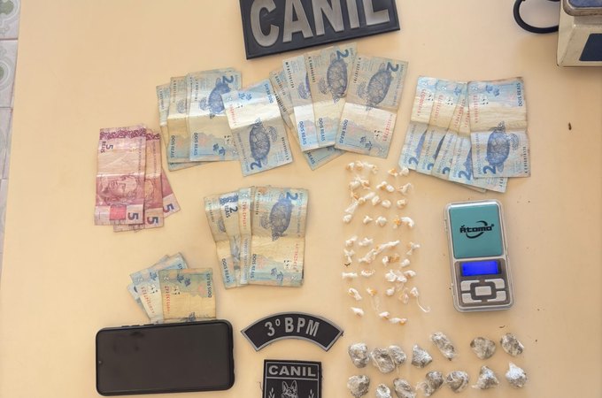 Dois homens são presos com pedras de crack e maconha no Manoel Teles