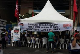 Servidores do INSS de Alagoas protestam contra o fim do Ministério da Previdência