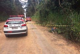 Jovem é encontrada morta com cerca de seis tiros em matagal