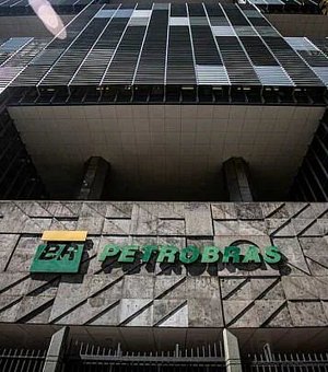 Petrobras reduz preço da gasolina em 4,66% para distribuidoras