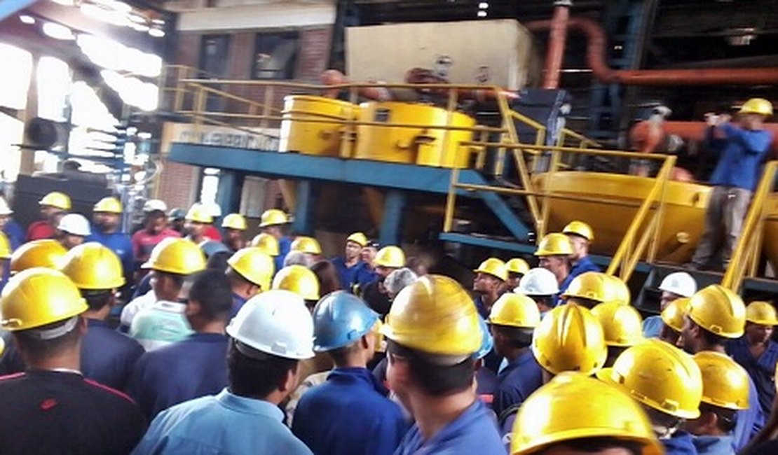Usina demite cerca de 300 trabalhadores e alega dificuldades no setor