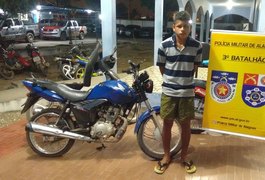Jovem é detido com motocicleta roubada no Conjunto Brisa do Lago, em Arapiraca
