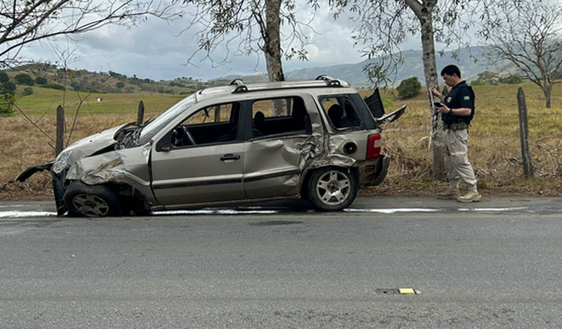 Batida entre carros deixa feridos e dois homens mortos em União dos Palmares