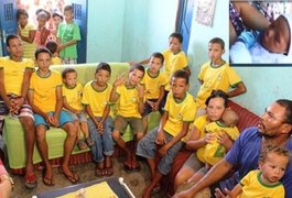 Casal com 12 filhos com a letra ‘R’ celebra chegada do 13º herdeiro