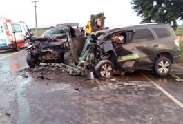 Colisão entre veículos deixa taxista e empresário mortos em Atalaia