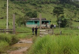 Bandidos invadem residência e fazem moradores de refém na zona rural de Coruripe