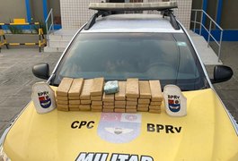 BPRv e Bope encontram mais de 20kg de drogas com passageira de ônibus interestadual no Agreste de Alagoas
