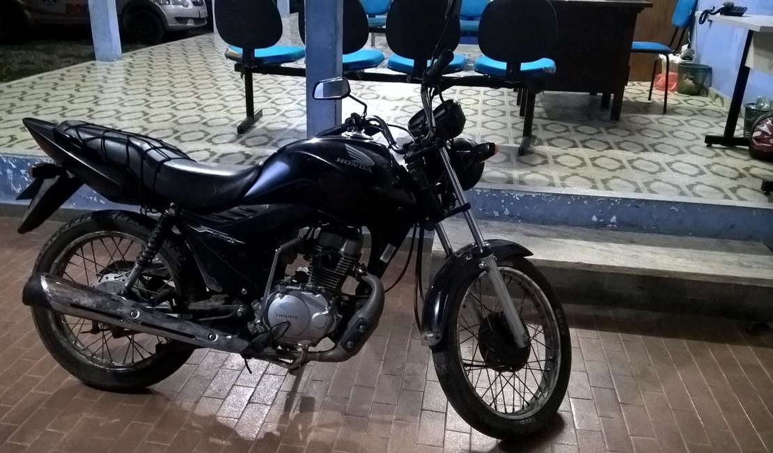 Rádio Patrulha apreende dois menores com moto roubada