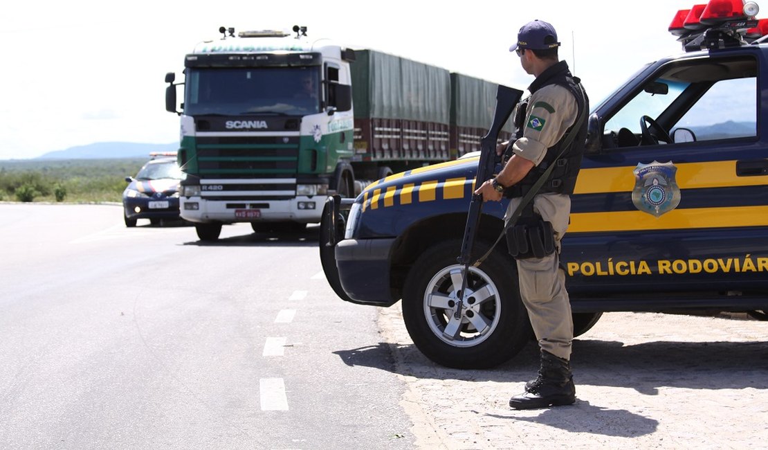 PRF informa interdição da BR 101 no município de Flexeiras