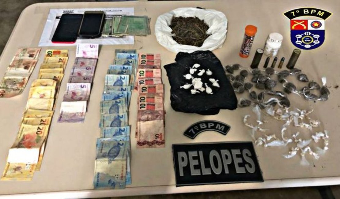 Grupo é preso após ser flagrado escondendo drogas em casa abandonada