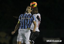 Em jogo de muitos gols, Grêmio supera Vasco