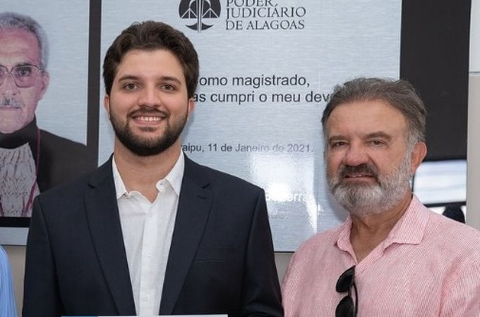 Lucas e Marcos Santos, prefeito e ex-prefeito de Traipu, são alvos de ação do MPE por uso da máquina pública para promoção pessoal