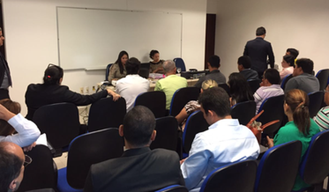 Obras paralisadas de residencial financiado pela Caixa são debatidas no MPF/AL