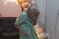 VÍDEO: Idosa de 104 anos viraliza ao celebrar aniversário dançando forró de Luiz Gonzaga, em Pernambuco