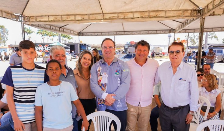 Prefeito Luciano acompanha missa campal na abertura da cavalgada da padroeira de Arapiraca