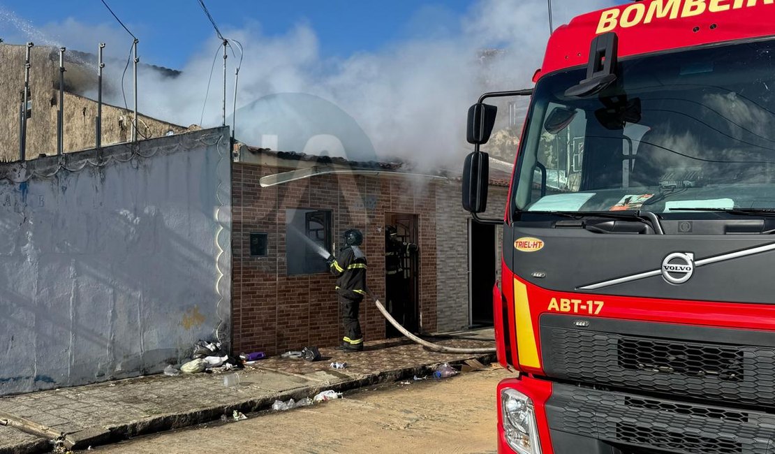 Inquilino incendeia residência no bairro Brasília, em Arapiraca
