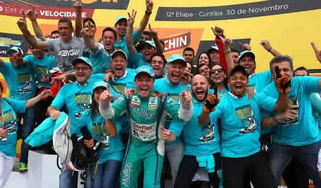 Rubinho ganha título da Stock Car e quebra jejum de 23 anos