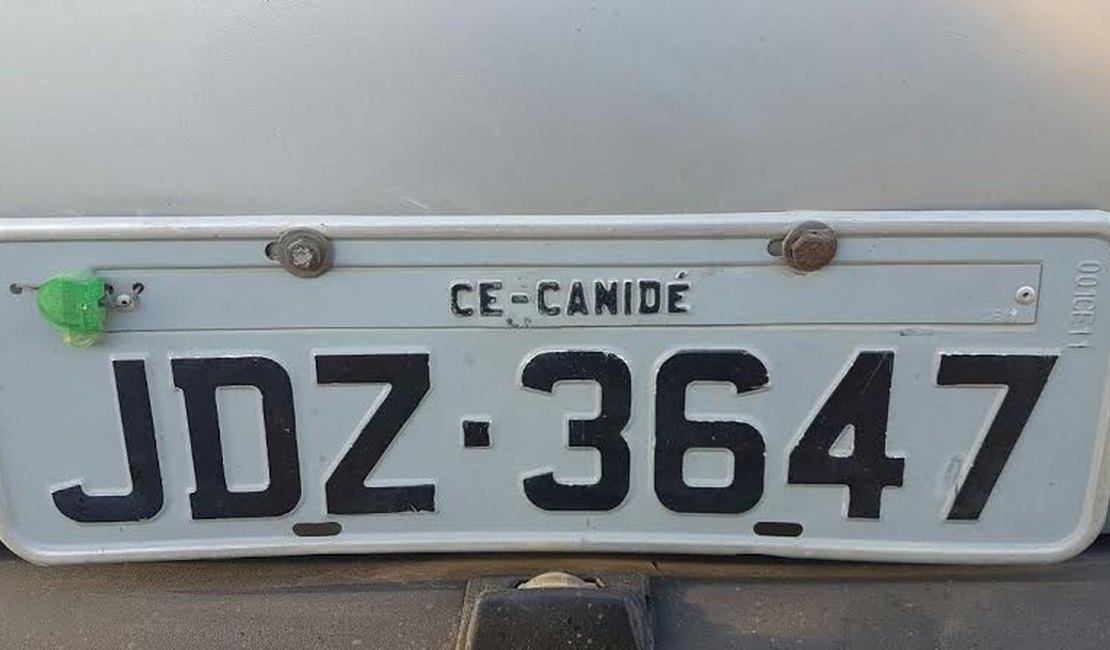 Carro com erro ortográfico na placa é apreendido e motorista é preso no CE
