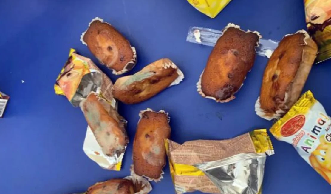Alunos recebem bolinhos mofados e leite com larvas no Rio de Janeiro