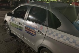 Menores são apreendidos com táxi roubado em Arapiraca