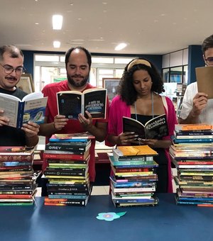 Biblioteca municipal recebe doação de 105 novos livros arrecadados por grupo de leitura