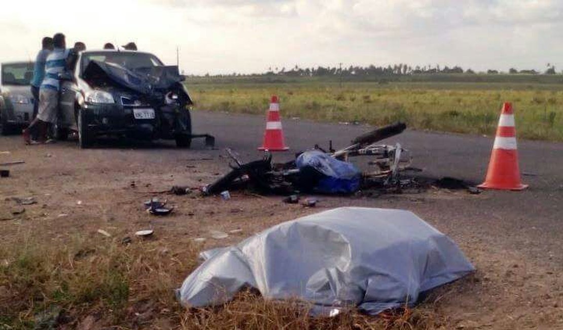 Colisão entre carro e moto deixa um morto na AL 105