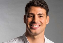 Cauã diz não ver diferença em fazer cena de sexo com homem ou mulher