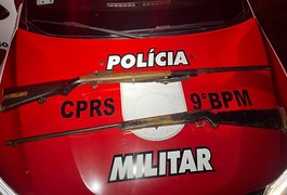 Policiais militares prendem homem com espingardas de fabricação artesanal após denúncias sobre disparos, no Sertão de AL