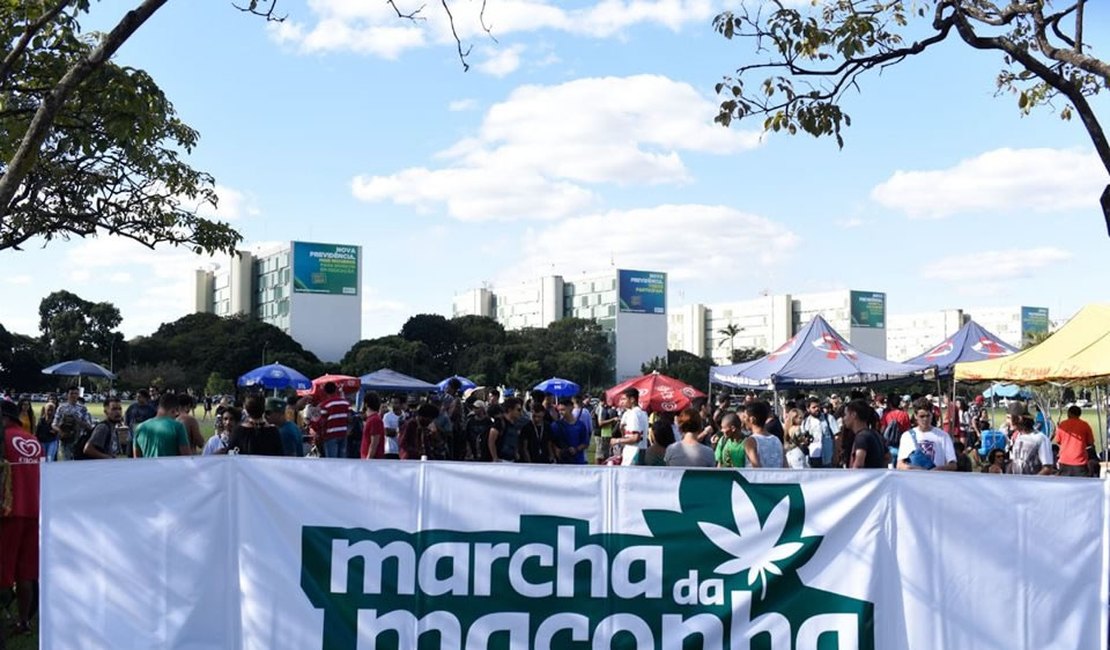 Marcha da Maconha acaba com usuários presos e facas apreendidas