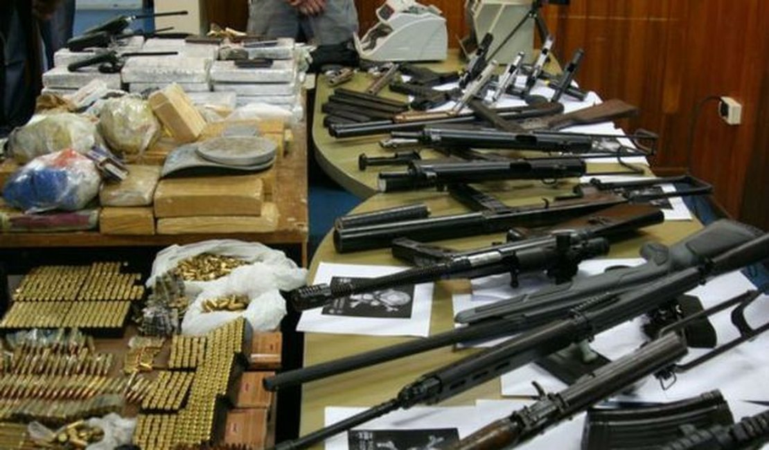 Estado paga R$ 42 mil a policiais por apreensões de armas e drogas