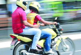 Bandidos assaltam mototaxista em Maceió e fogem com veículo