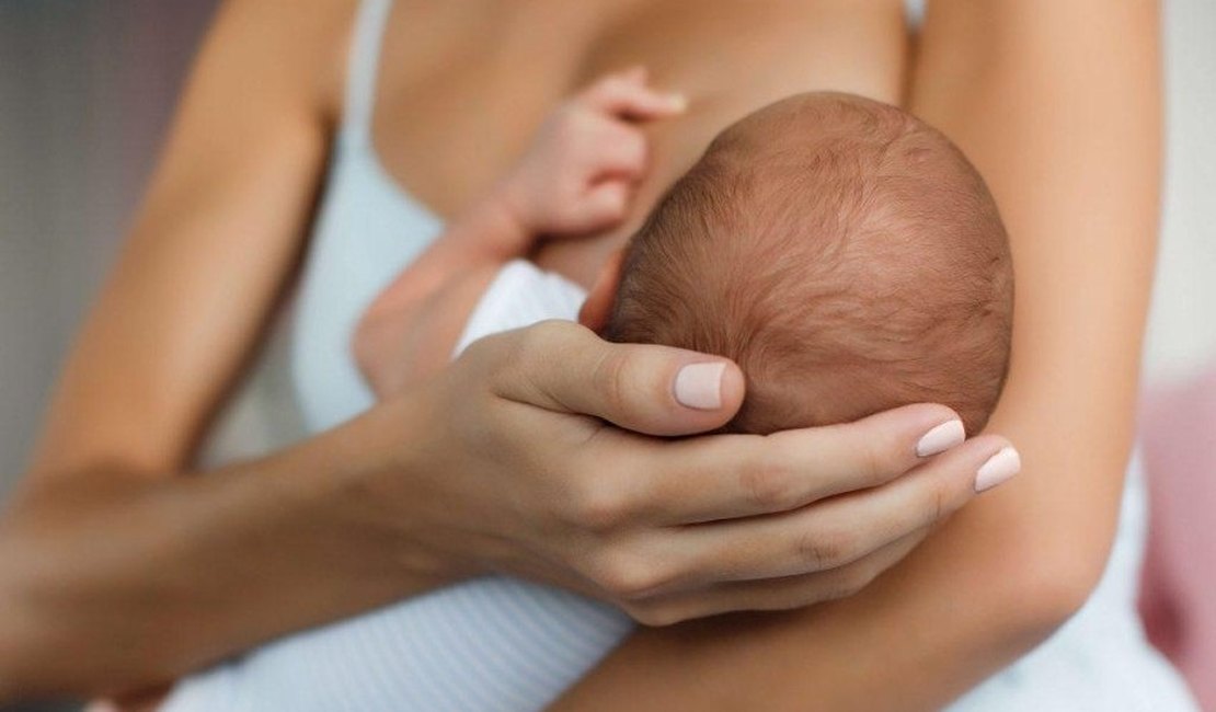 Homem é preso em flagrante após filmar mãe amamentando filha de 2 anos