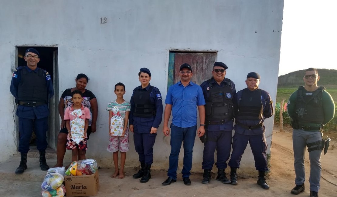 Guardas municipais doam cesta básica e presenteiam irmãos em Girau do Ponciano