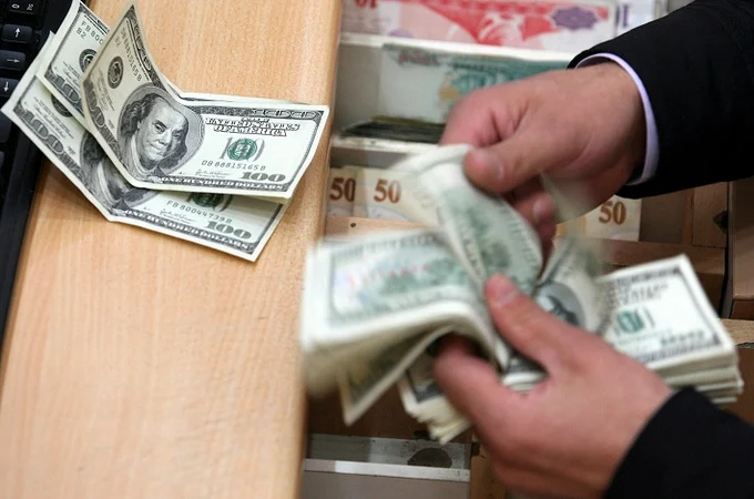 DDólar sobe no Brasil após ataques dos EUA ao Irã e supera R$ 5,20