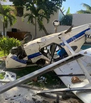 Ultraleve cai sobre casa na Barra da Tijuca e duas pessoas ficam feridas