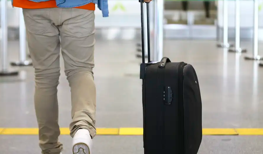 Companhia aérea deve indenizar casal que teve voo cancelado para Alagoas por falha técnica