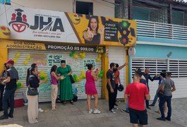 VÍDEO. Alunos lesados por autoescola protestam em Arapiraca; mais de 90 pessoas foram vítimas