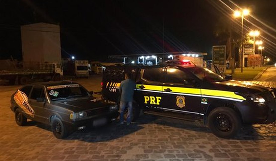 PRF apreende, em São Miguel dos Campos, veículo roubado no Rio de Janeiro