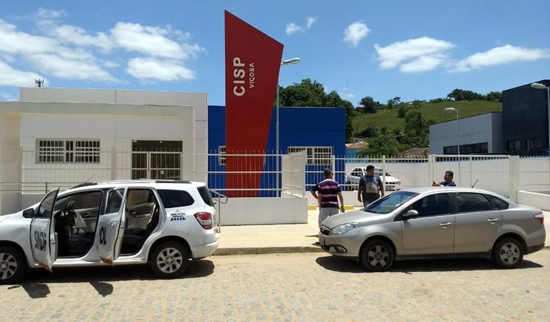 Homem vai registrar ocorrência, descobre que estava foragido e termina preso em município alagoano