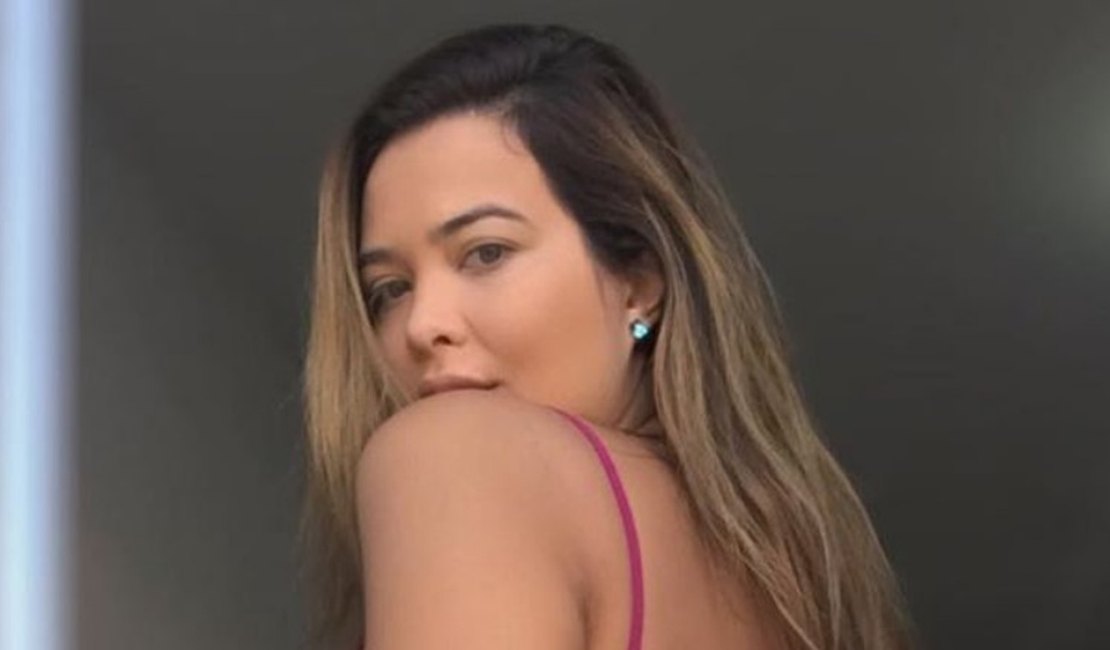 Com Biquíni Ousado Geisy Arruda Renova Bronze E Mostra O Bumbum Já é