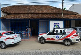 Idoso suspeito de agredir a esposa é amarrado com fios pelos filhos
