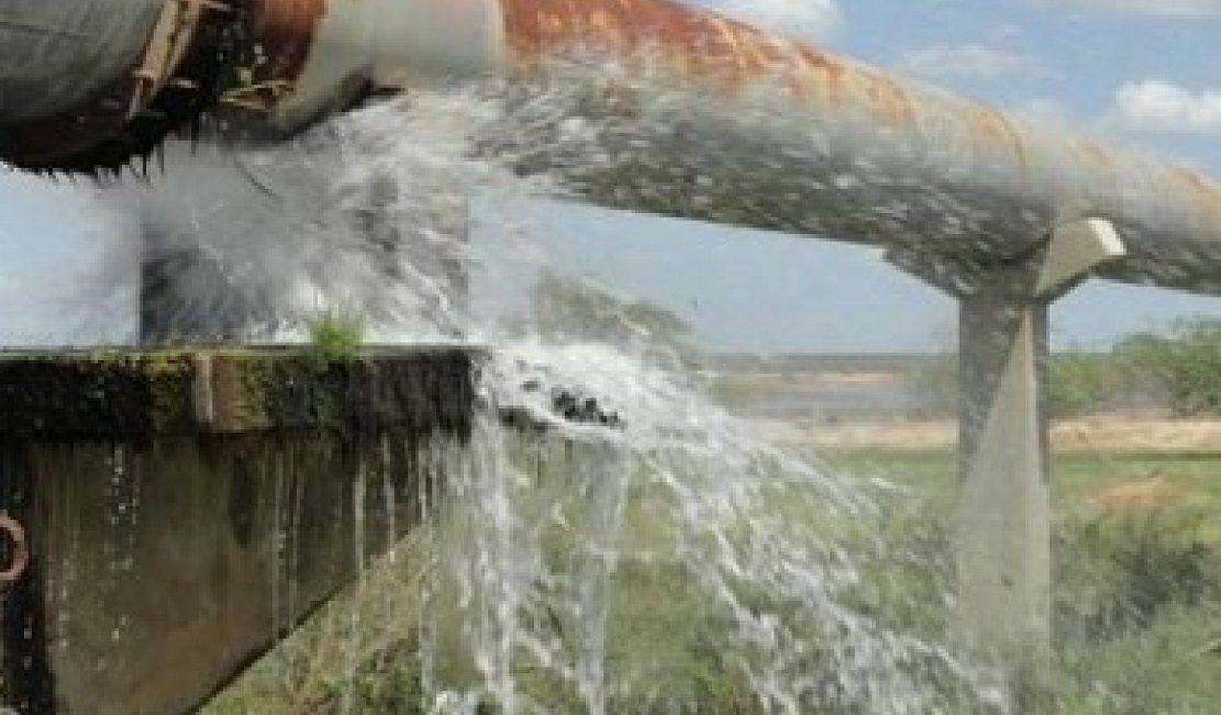 Vazamentos em adutora afetam abastecimento de 19 municípios alagoanos