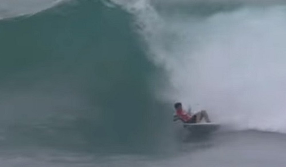 Medina completa floater incrível no WQS de Sunset; veja o vídeo