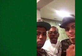 Em vídeo, Robinho improvisa funk e canta: 'Vamos detonar o Palmeiras'