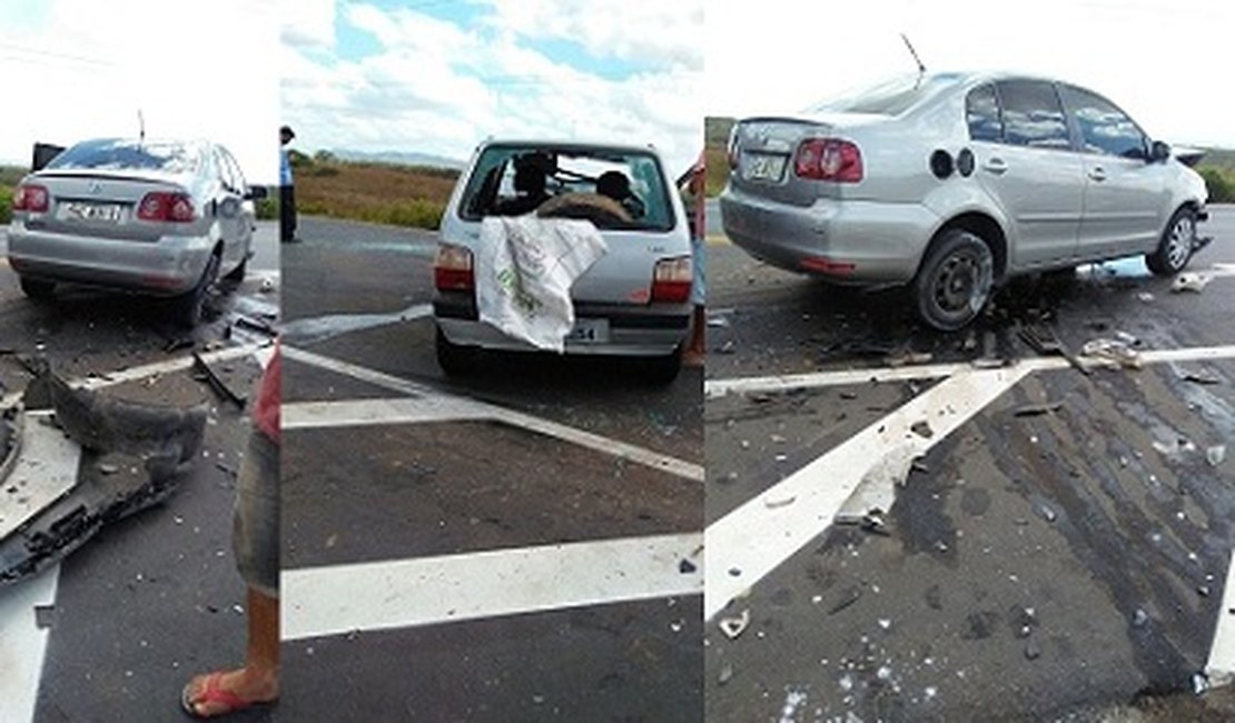 Colisão frontal entre automóveis resulta em vítima fatal na AL-220, em Major Izidoro