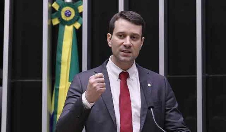 Daniel Barbosa destaca a democracia como ambiente de liberdade e forte componente social