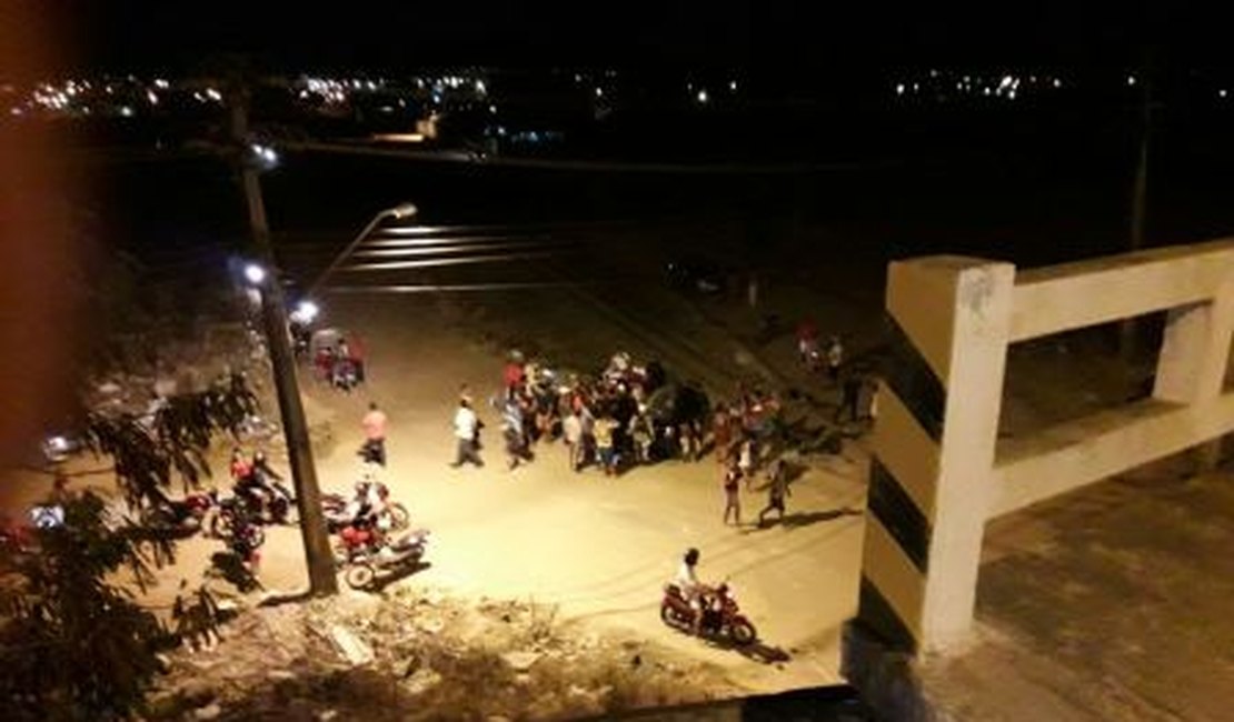 Veículo despenca de viaduto próximo ao shopping, em Arapiraca