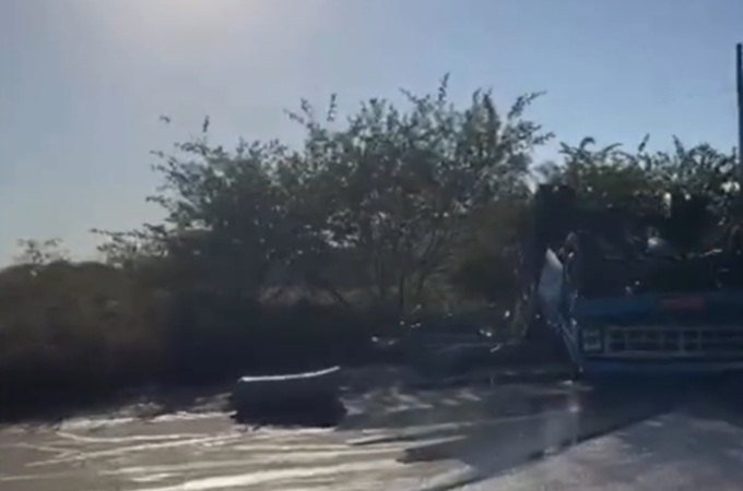 Caminhão tomba em trecho da AL-220, em São José da Tapera
