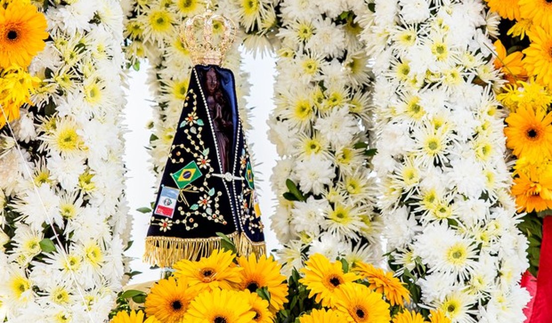 Milhares de fiéis acompanharam a imagem da padroeira em Maceió